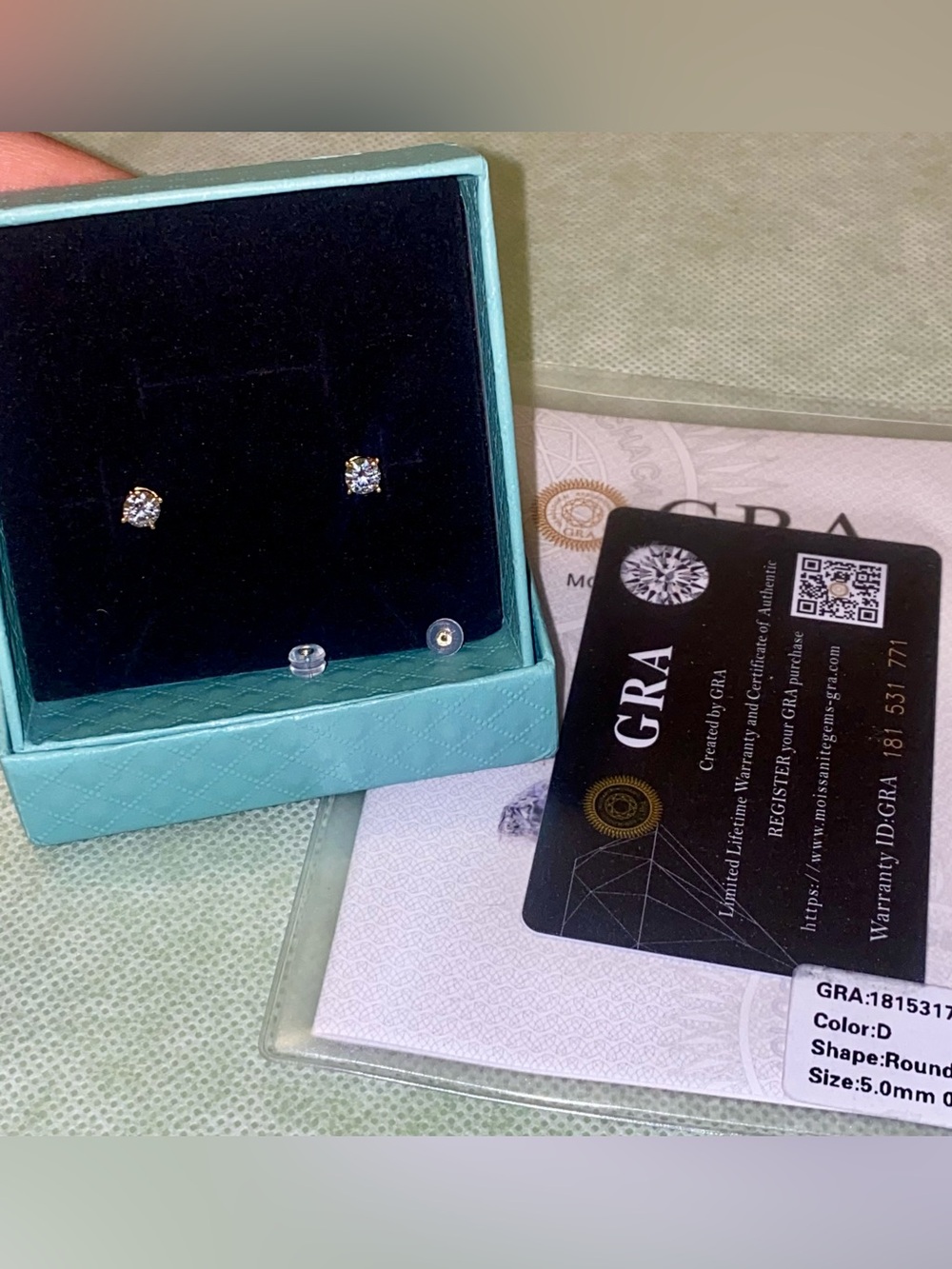 18K (750) Gold & Moissanites stud earrings - Unisex Jewelry